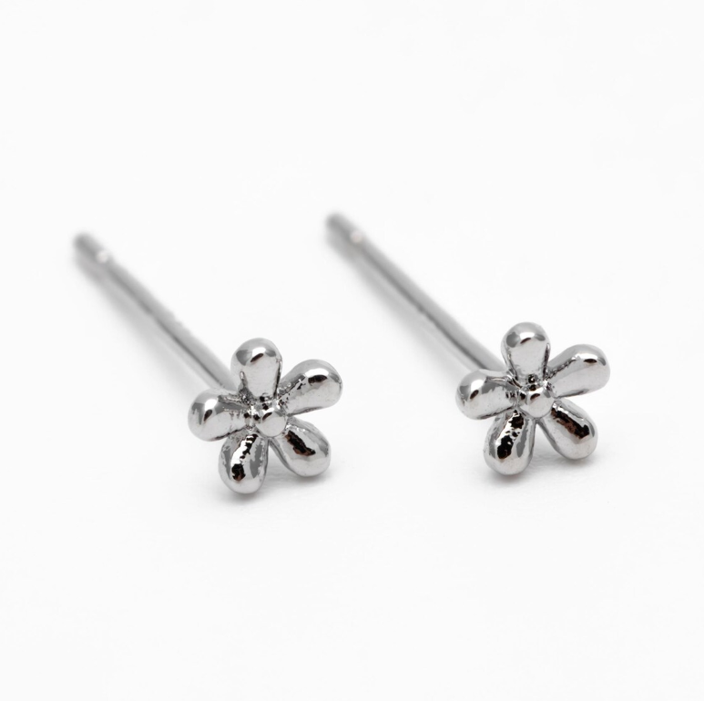 Flower Stud - Gold / Silver Daisy Earrings